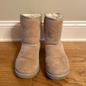 Ugg Classic Short Boots in Sand